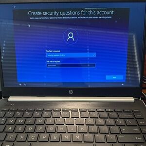 LIKE NEW HP UNLOCKED LAPTOP W/NO CHARGER MINOR SCRATCHES ON COVER 14-DQ1010